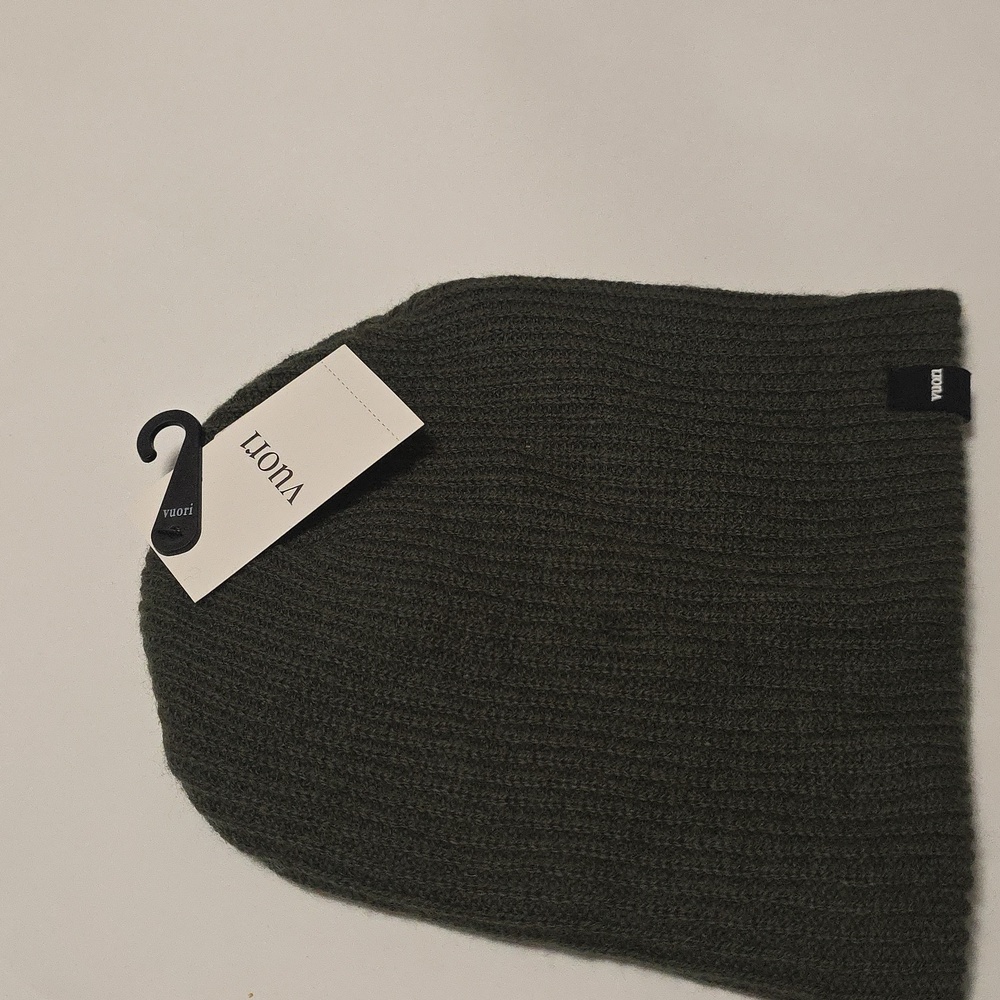 NWT VUORI BEANIE IN COLOR OREGANO. MANCHESTER BEANIE. OS. UNISEX. CASHMERE